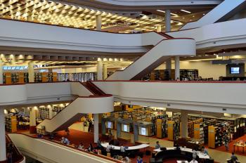 Toronto Reference Library. Flickr/Open Grid Scheduler 